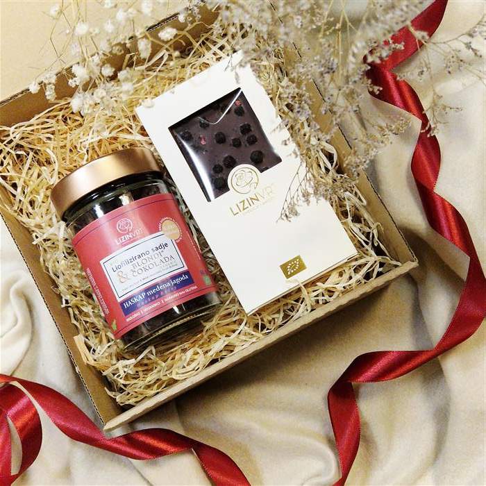 LIOFILIZIRAN-HASKAP-V-KOZARČKU-IN-BLONDI-ČOKOLADA